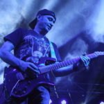 Juan Flores Chino - Artistas - La cola del viento